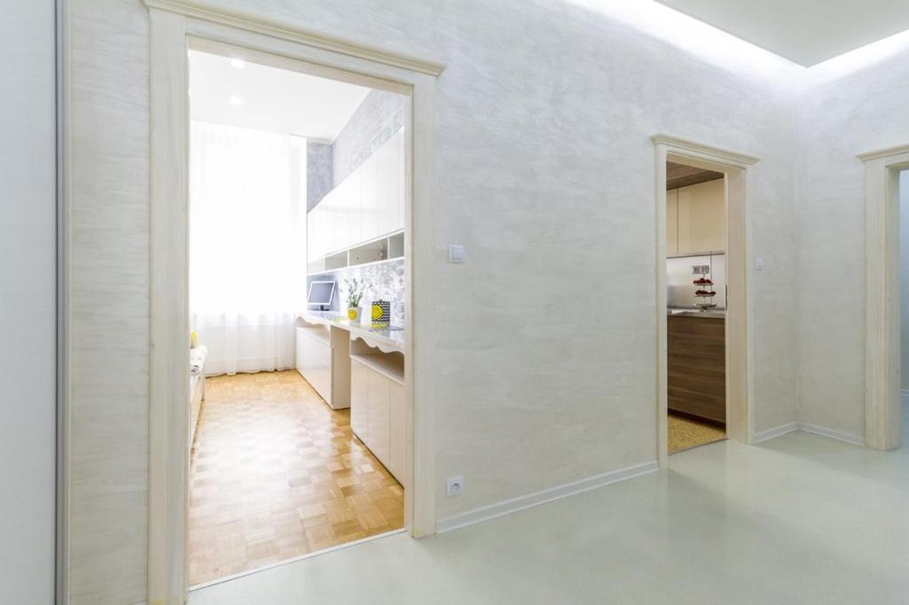 Stylish Apartment 5 Minutes Walk From City Center Прага Екстериор снимка