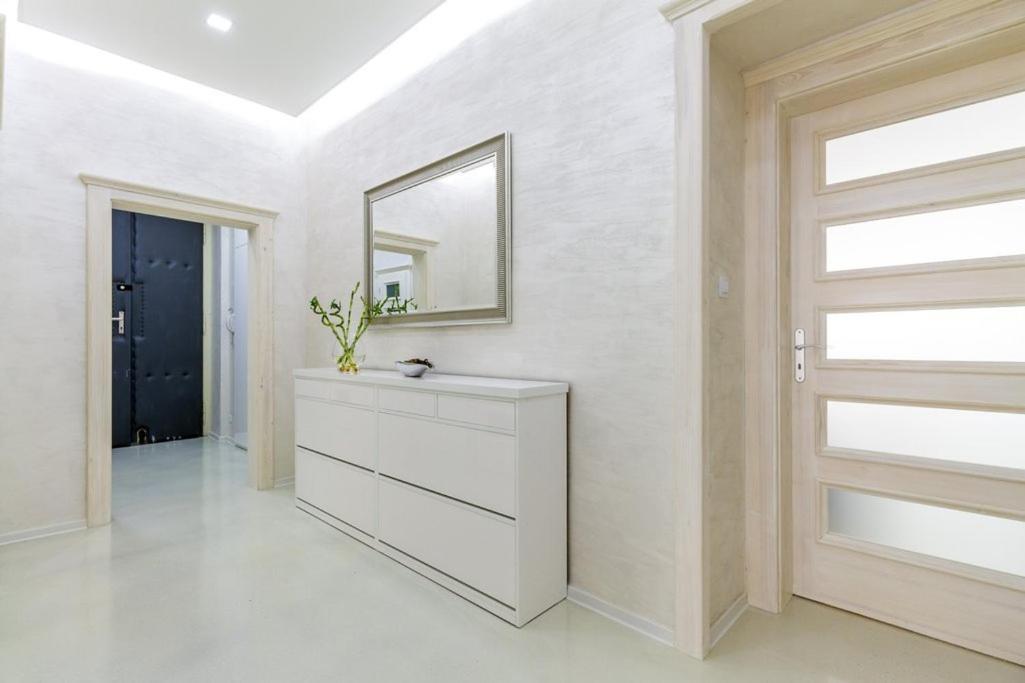 Stylish Apartment 5 Minutes Walk From City Center Прага Екстериор снимка