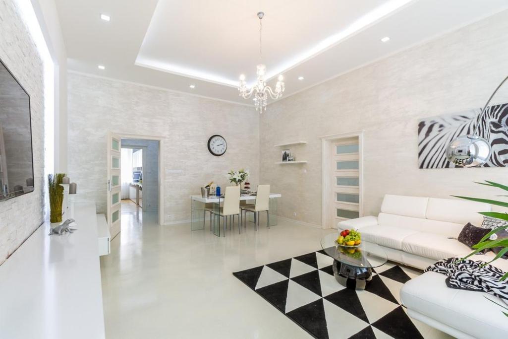 Stylish Apartment 5 Minutes Walk From City Center Прага Екстериор снимка